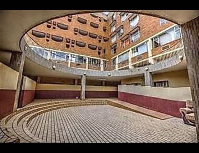 1 BEDROOM APARTMENT FOR SALE IN KEMPTON PARK CENTRAL
